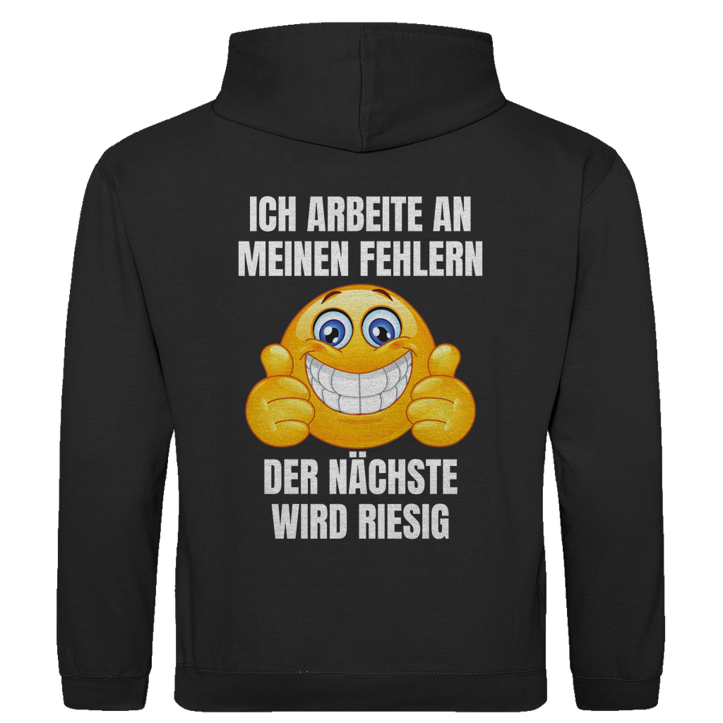 Ich arbeite an meinen Fehlern – der nächste wird riesig – lustiger Hoodie (Backprint)