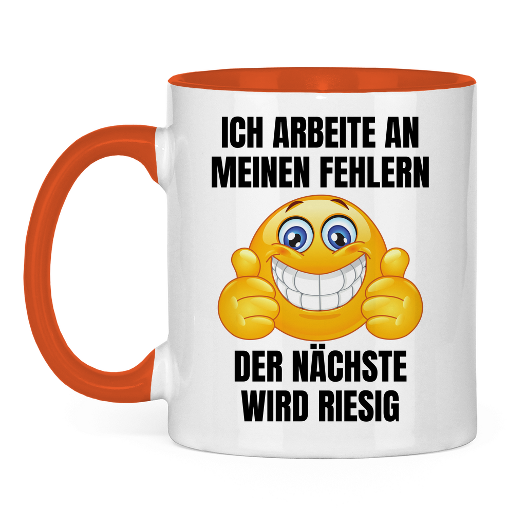 Ich arbeite an meinen Fehlern – der nächste wird riesig – lustige Tasse