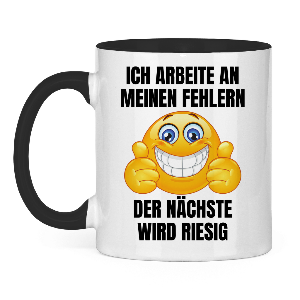 Ich arbeite an meinen Fehlern – der nächste wird riesig – lustige Tasse