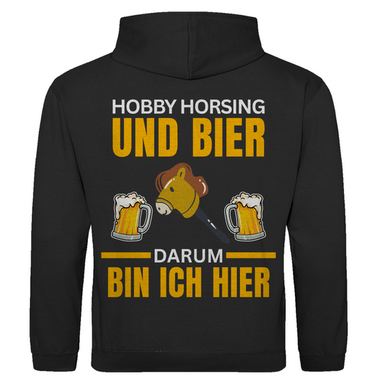Hobbyhorsing und Bier – darum bin ich hier – lustiger Hoodie (Backprint)