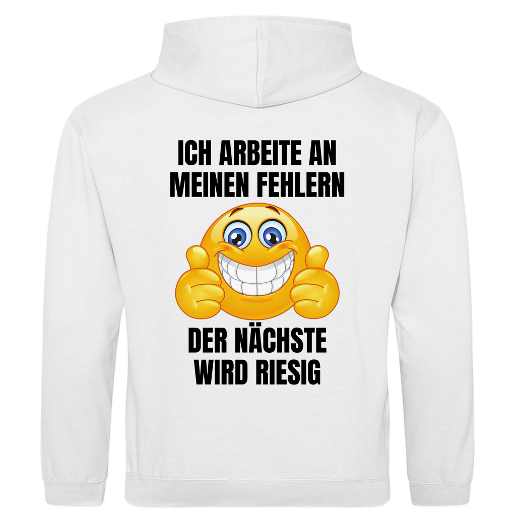 Ich arbeite an meinen Fehlern – der nächste wird riesig – lustiger Hoodie (Backprint)